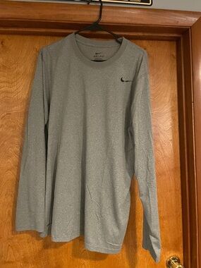 Nike Men’s Heather Gray Dri-FIT Long Sleeve Performance Tee